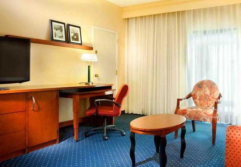 מלון Dumbarton Courtyard By Marriott Richmond West מראה חיצוני תמונה